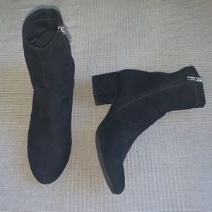 WOMEN'S BOOTIES / BLACK SUEDE
BLACK SUEDE